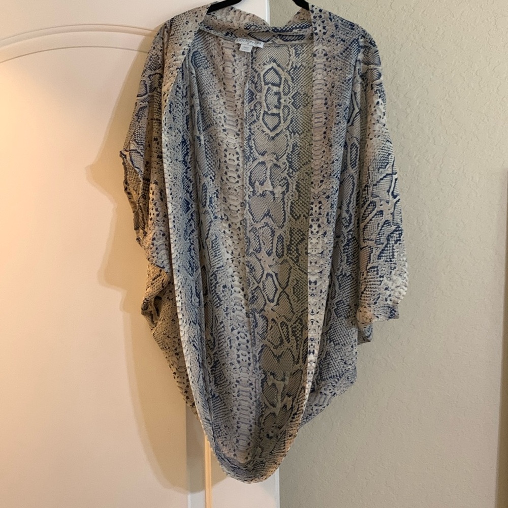 Gorgeous blue snakeskin shawl! Like new! Size M